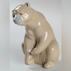 Lladro “Good Brown Bear - Resting” Figurine Mint condition No box